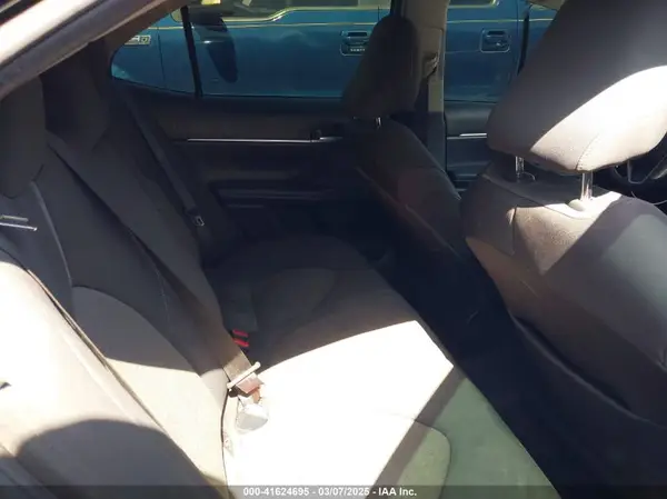 4T1C11AK8MU524409 2021 TOYOTA CAMRY - Image 8