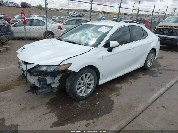 4T1C11AK8MU533904 2021 TOYOTA CAMRY - Image 2