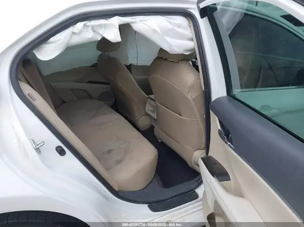 4T1C11AK8MU533904 2021 TOYOTA CAMRY - Image 8