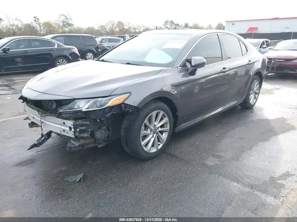 4T1C11AK8MU537385 2021 TOYOTA CAMRY - Image 2