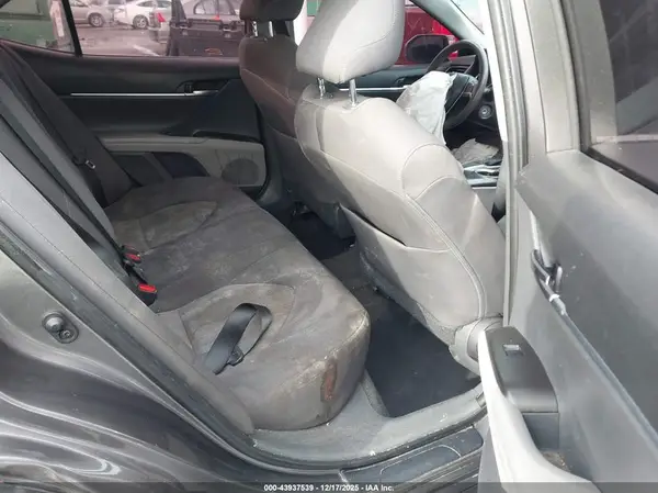 4T1C11AK8MU537385 2021 TOYOTA CAMRY - Image 8