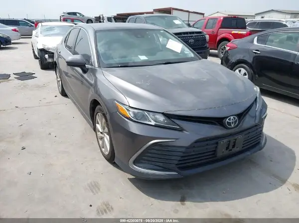 4T1C11AK8MU545325 2021 TOYOTA CAMRY - Image 1