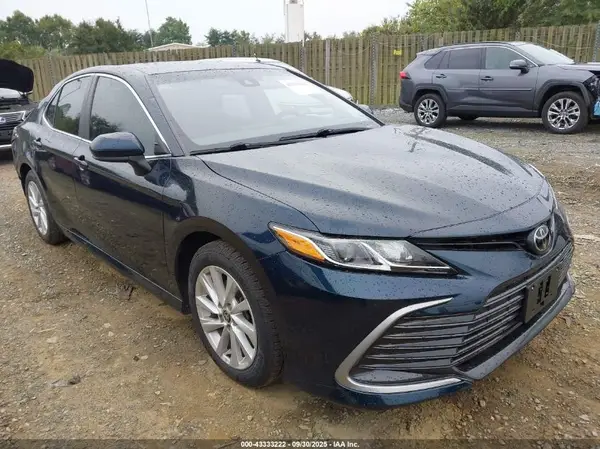 4T1C11AK8MU548158 2021 TOYOTA CAMRY - Image 1