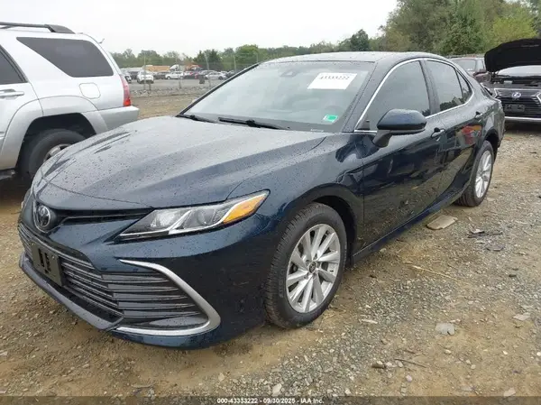 4T1C11AK8MU548158 2021 TOYOTA CAMRY - Image 2