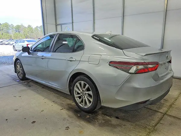 4T1C11AK8MU548872 2021 TOYOTA CAMRY - Image 2