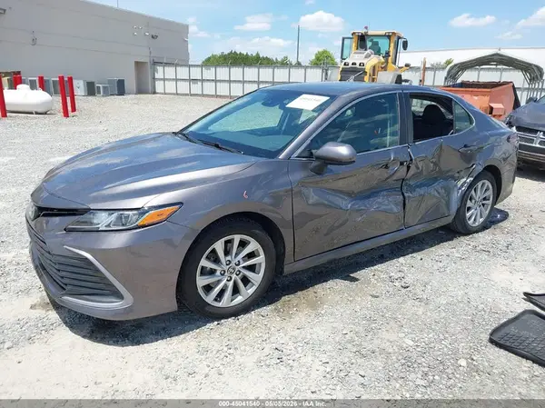 4T1C11AK8MU549603 2021 TOYOTA CAMRY - Image 2