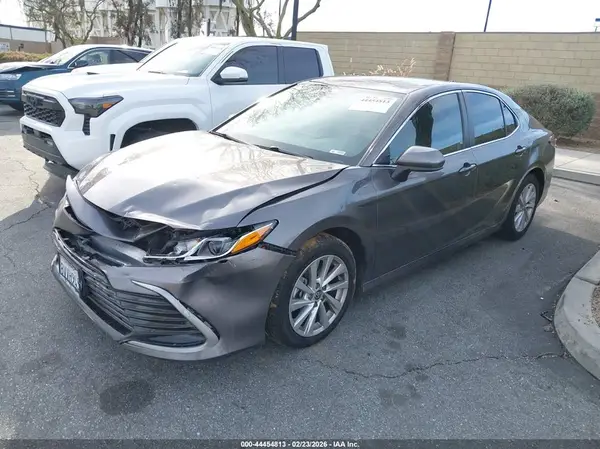4T1C11AK8MU551206 2021 TOYOTA CAMRY - Image 2