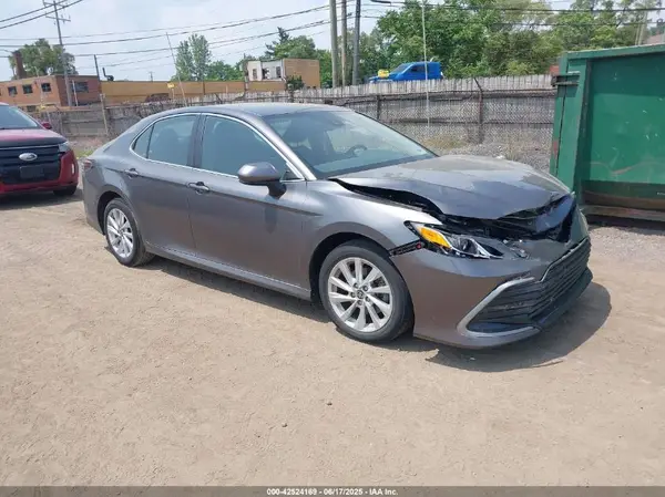 4T1C11AK8MU553005 2021 TOYOTA CAMRY - Image 1