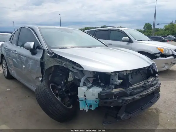 4T1C11AK8MU558379 2021 TOYOTA CAMRY - Image 1