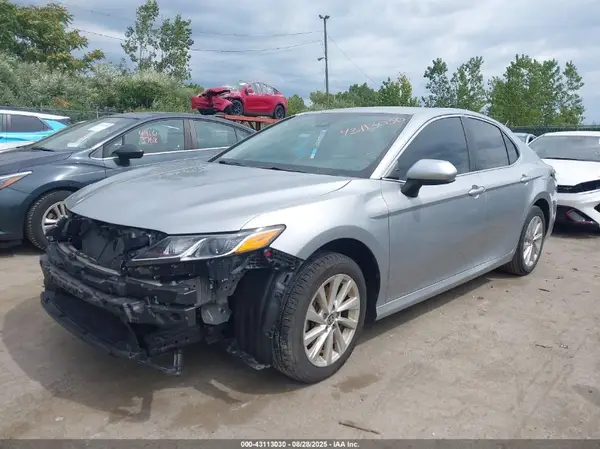 4T1C11AK8MU558379 2021 TOYOTA CAMRY - Image 2