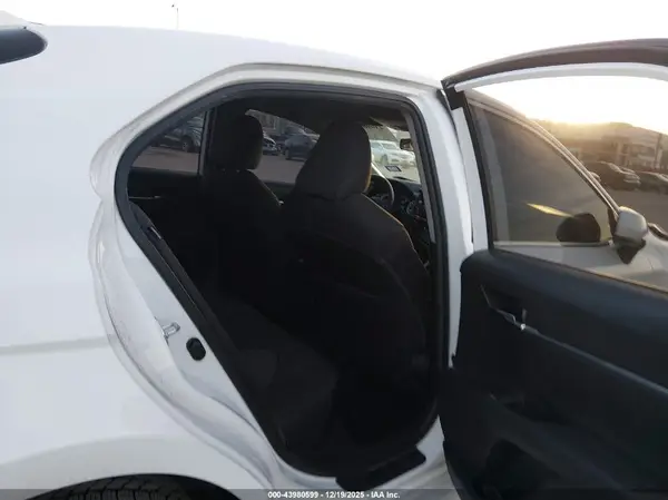 4T1C11AK8MU558513 2021 TOYOTA CAMRY - Image 8