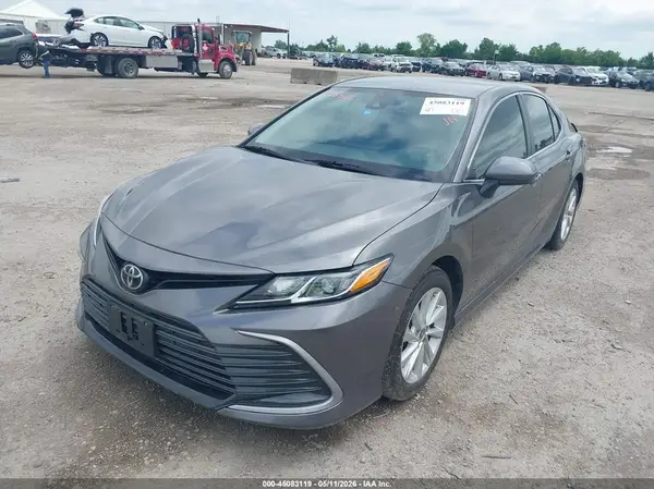 4T1C11AK8MU565123 2021 TOYOTA CAMRY - Image 2