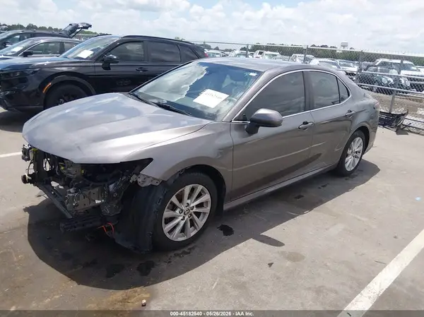4T1C11AK8MU567776 2021 TOYOTA CAMRY - Image 2