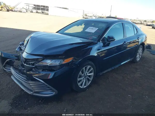 4T1C11AK8MU568233 2021 TOYOTA CAMRY - Image 2