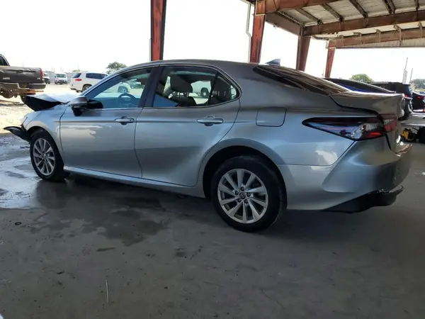 4T1C11AK8MU578843 2021 TOYOTA CAMRY - Image 2