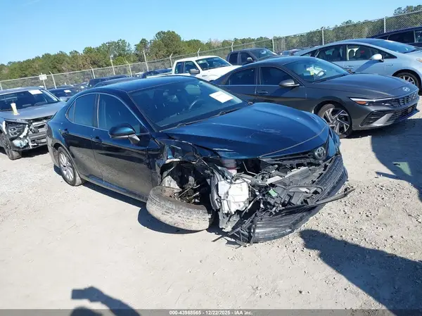 4T1C11AK8MU581869 2021 TOYOTA CAMRY - Image 1