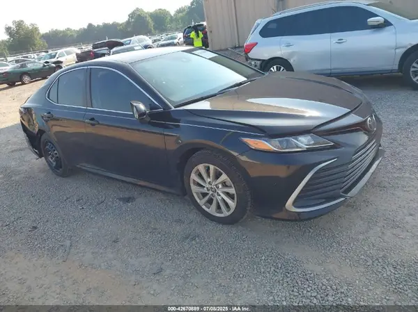 4T1C11AK8MU582309 2021 TOYOTA CAMRY - Image 1