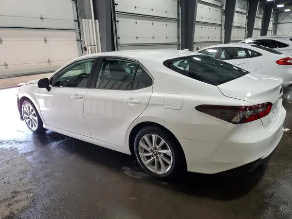 4T1C11AK8MU586280 2021 TOYOTA CAMRY - Image 2