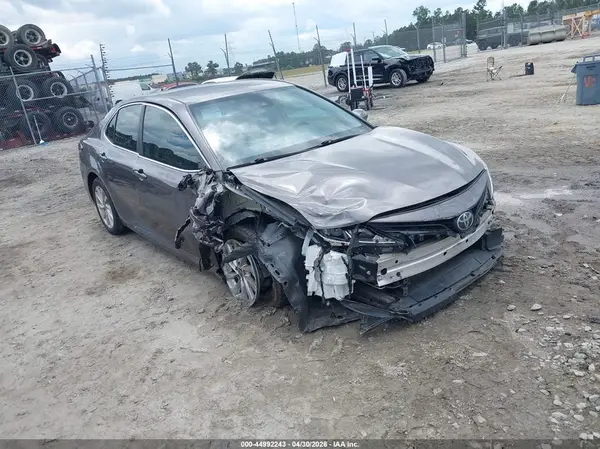 4T1C11AK8MU586635 2021 TOYOTA CAMRY - Image 1