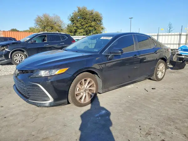 4T1C11AK8MU587140 2021 TOYOTA CAMRY - Image 1