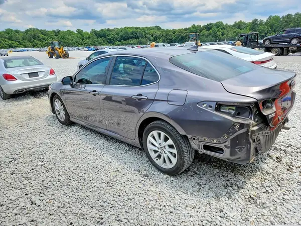 4T1C11AK8MU588305 2021 TOYOTA CAMRY - Image 2