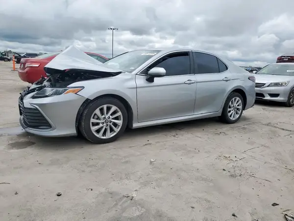 4T1C11AK8MU589860 2021 TOYOTA CAMRY - Image 1