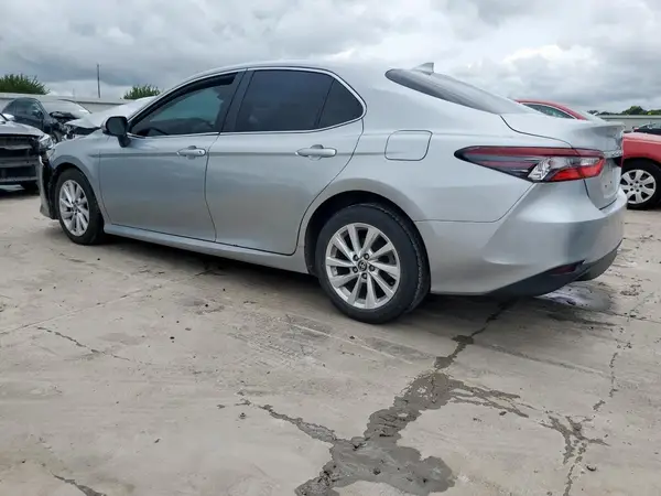 4T1C11AK8MU589860 2021 TOYOTA CAMRY - Image 2