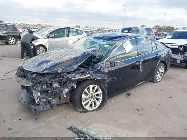 4T1C11AK8MU590460 2021 TOYOTA CAMRY - Image 2