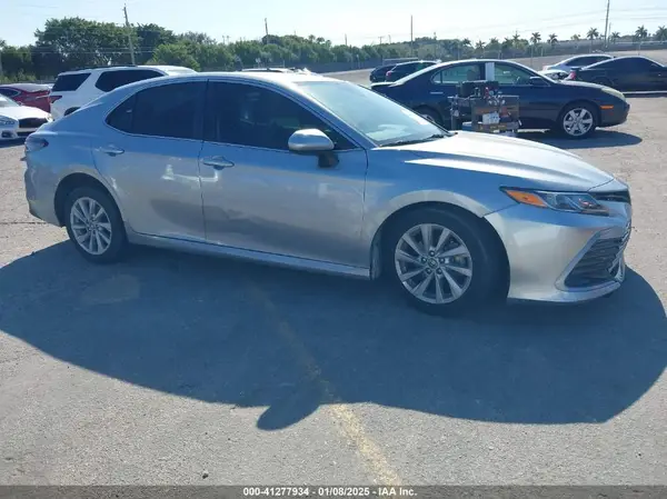 4T1C11AK8MU595111 2021 TOYOTA CAMRY - Image 1