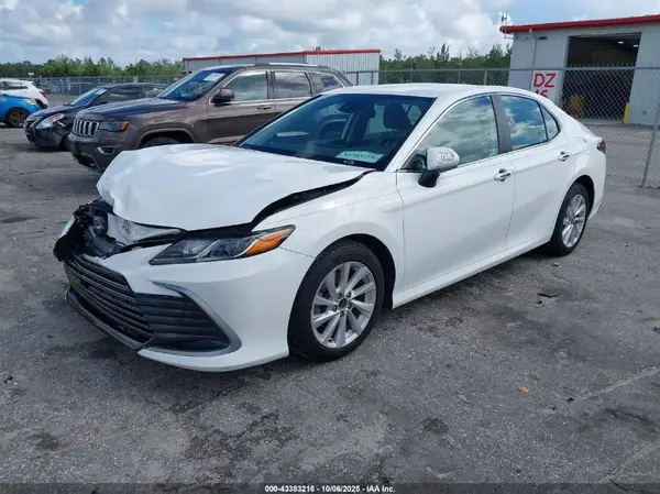 4T1C11AK8MU601313 2021 TOYOTA CAMRY - Image 2