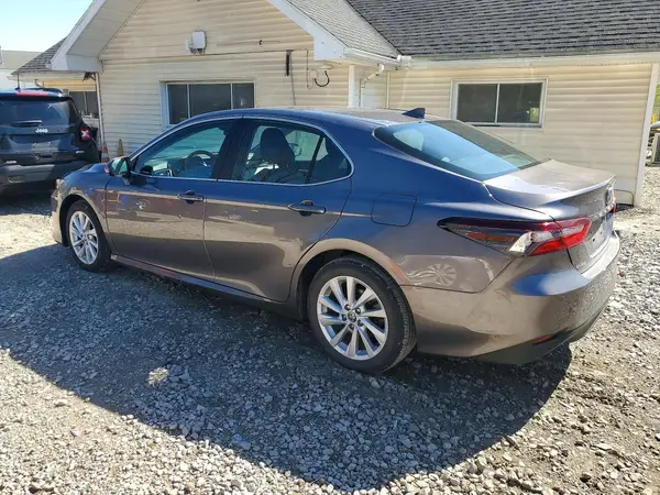 4T1C11AK8MU601456 2021 TOYOTA CAMRY - Image 2