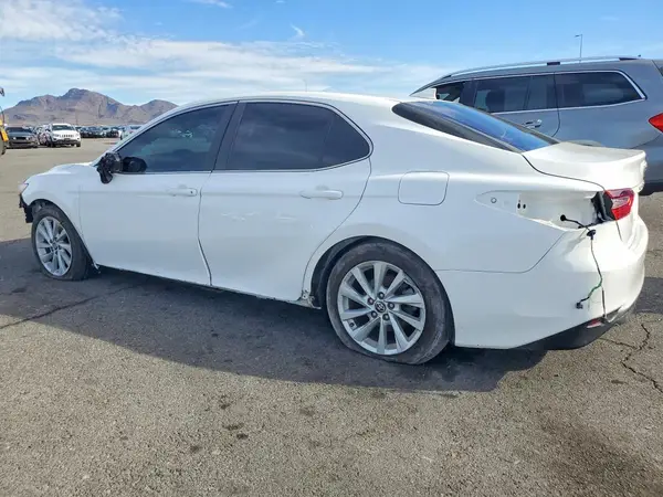 4T1C11AK8MU602753 2021 TOYOTA CAMRY - Image 2