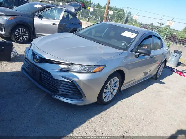 4T1C11AK8MU603353 2021 TOYOTA CAMRY - Image 2
