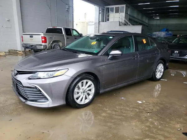 4T1C11AK8MU605880 2021 TOYOTA CAMRY - Image 1