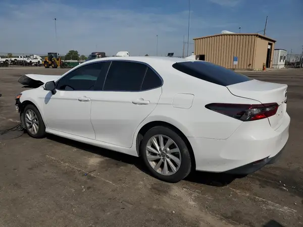 4T1C11AK8MU612036 2021 TOYOTA CAMRY - Image 2