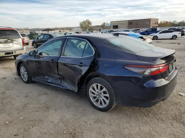 4T1C11AK8MU615681 2021 TOYOTA CAMRY - Image 2