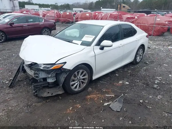 4T1C11AK8MU616670 2021 TOYOTA CAMRY - Image 2