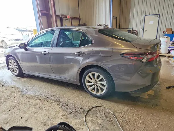 4T1C11AK8NU001263 2022 TOYOTA CAMRY - Image 2