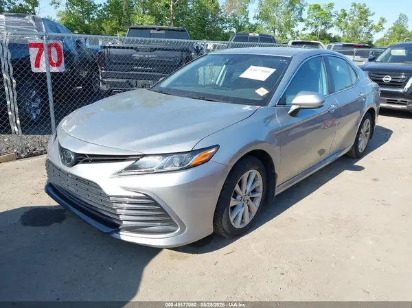 4T1C11AK8NU018760 2022 TOYOTA CAMRY - Image 2