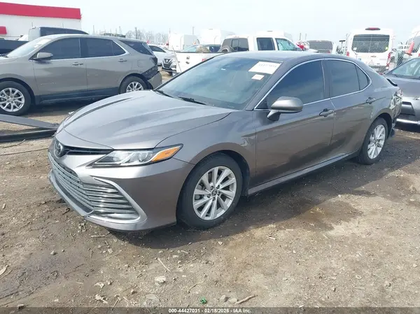 4T1C11AK8NU031086 2022 TOYOTA CAMRY - Image 2