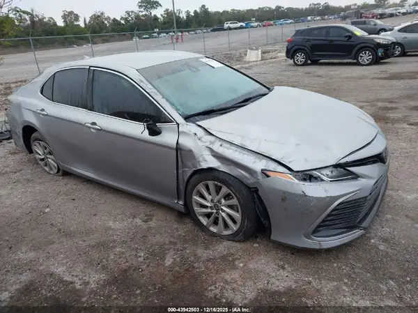 4T1C11AK8NU034490 2022 TOYOTA CAMRY - Image 1