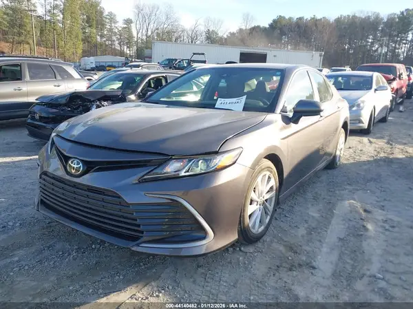 4T1C11AK8NU035218 2022 TOYOTA CAMRY - Image 2