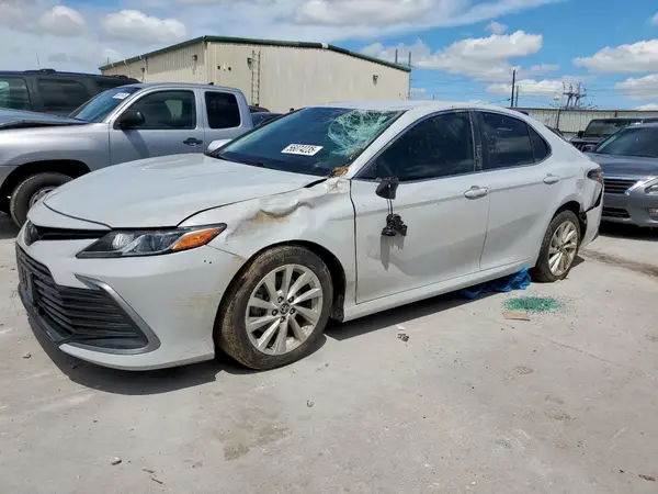 4T1C11AK8NU045649 2022 TOYOTA CAMRY - Image 1