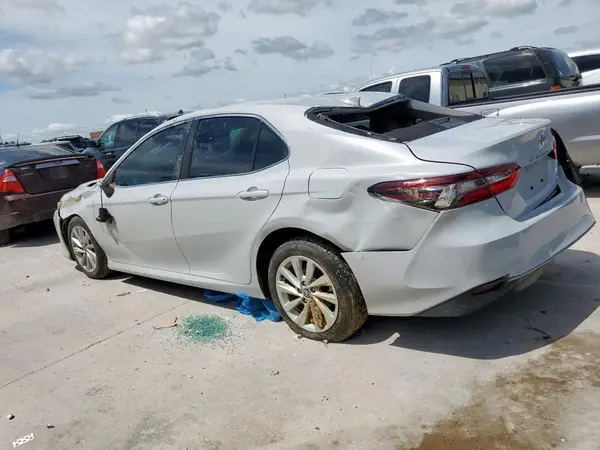 4T1C11AK8NU045649 2022 TOYOTA CAMRY - Image 2