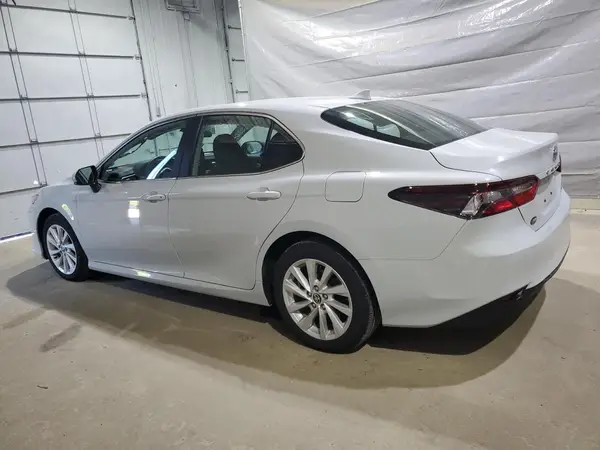 4T1C11AK8NU046977 2022 TOYOTA CAMRY - Image 2