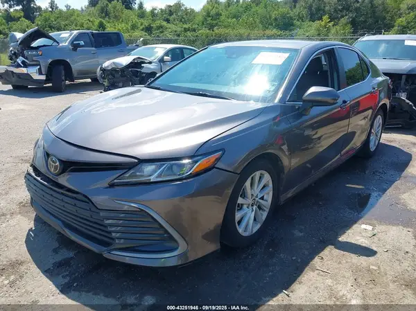 4T1C11AK8NU054240 2022 TOYOTA CAMRY - Image 2