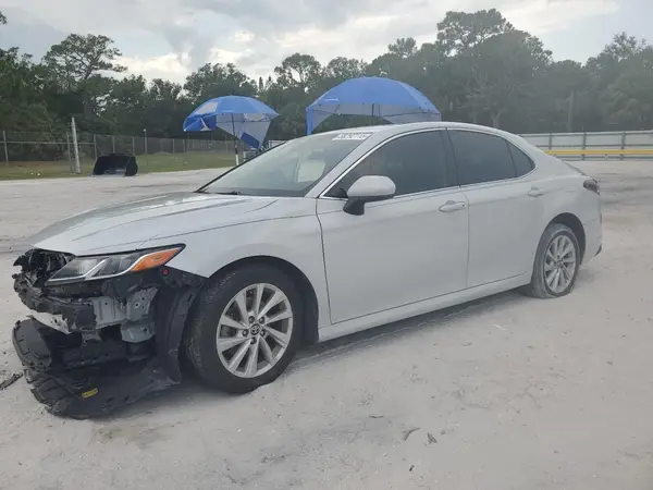 4T1C11AK8NU064721 2022 TOYOTA CAMRY - Image 1