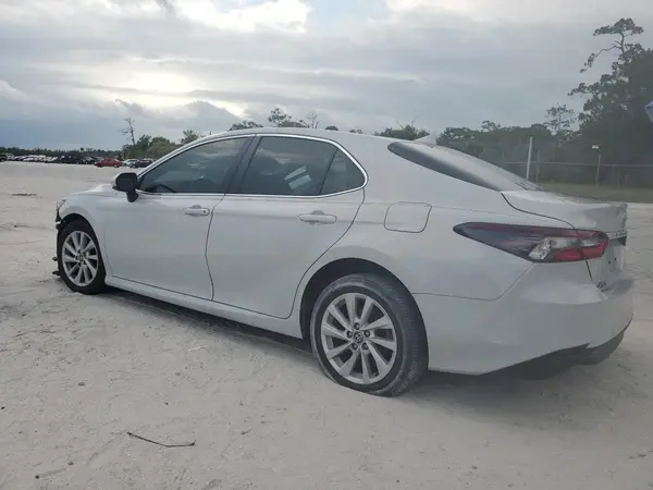 4T1C11AK8NU064721 2022 TOYOTA CAMRY - Image 2