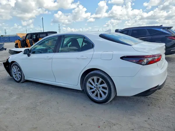 4T1C11AK8NU066940 2022 TOYOTA CAMRY - Image 2