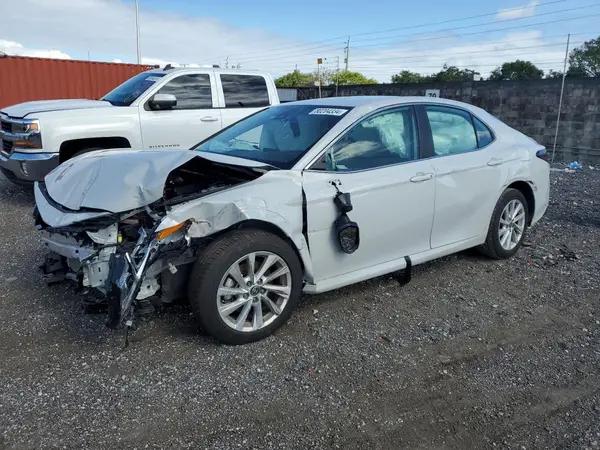 4T1C11AK8NU072754 2022 TOYOTA CAMRY - Image 1